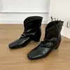 Botas Curtas Quadradas Empilhadas Femininas Moda Outono 2026 Salto Escondido Salto Grosso Bico Quadrado Botas Emagrecedoras para Saia Não
