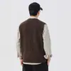 Chaleco de punto estilo retro con cuello Henley para hombre, nueva colección otoño/invierno 2026, suéter sin mangas de alta gama y moderno para usar en capas