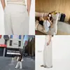 El favorito de siempre de EW: pantalones de chándal holgados de corte relajado en beige/gris o gris floral claro