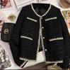 Jaqueta Puffer Preta Curta Estilo Chanel para Mulheres, Inverno 2025 Novo Estilo Francês Quente e Elegante Moda High-End