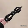 Acessórios de cabelo elegantes e sofisticados: grampos de cabelo para dar volume, presilhas de garra, presilhas verticais, presilhas de laço, presilhas banana, presilhas torcidas doces e estilosas