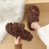 Sandalias Temperamento Femenino Cómodas y Frescas para Mujer 2026 Celebridad de Internet Nuevo Estilo Versátil con Faldas Chanclas Cómodas Elegantes