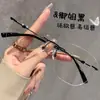 Gafas Sin Montura Puro Deseo para Mujeres con Miopía Se Pueden Equipar con Monturas Grandes Lisas de Prescripción para Mostrar el Rostro y Monturas Pequeñas Elegantes de Alambre Dorado