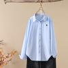 Camisa Azul Estilo Coreano com Gola Polo Feminina Primavera Verão 2025 Solta Emagrecimento Manga Longa Protetor Solar Algodão Top Bordado Pequeno