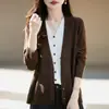 Cardigan de Tricô Vazado com Decote V Falso de Duas Peças Estilo Old Money para Mulheres 2026 Novo Caimento Solto Emagrecedor Fashionable Top com Decote V