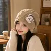 Bonito gorro posparto, adecuado para usar al dormir, diseñado para mujeres embarazadas con cabezas más grandes, proporciona protección contra el viento y tiene un diseño elegante y de alta calidad.