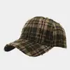 Boné de Baseball Xadrez Rasgado Estilo Retrô Americano para Homens e Mulheres Estilo de Rua Aba Desfiada Chapéu de Sol Personalidade Marca Tendência Chapéu de Sol Casual
