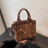 Coreia do Sul Retro Pequena Bolsa Feminina 2024 Nova Outono e Inverno High-end Sense Niche Bolsa Crossbody Bolsa de Trabalho Portátil