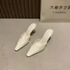 Zapatos Mule Nuevos Chuyuji Primavera 2026, Modernos y Elegantes, Estilo Europeo y Americano, Charol, Punta Cuadrada, Tacón Alto Fino, Punta Cerrada