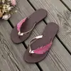 Cross2026 Verano Nuevo Chanclas Planas para Mujer Moda Europea y Americana Chanclas con Lentejuelas Sandalias de Playa Versátiles para Mujer
