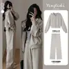Ropa de principios de otoño con un conjunto de traje estilo té para mujer, suéter con capucha de alta gama, pantalones de pierna ancha, traje deportivo casual de dos piezas