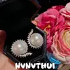 Set de Banquete de Joyería Pendientes de perla blanco roto con forma de cinta incrustados con diamantes Colgantes de oreja de perla de concha de girasol con detalles de diamante