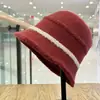 Sombrero de cubo de punto pequeño para adelgazar la cara, estilo nuevo de otoño e invierno para mujer, sombrero de cloche de punto versátil y cálido para el sol, sombrero a prueba de viento