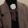 Broche Flor de Laço Marrom Café Estilo College Britânico Retrô Coreano Acessório Versátil para Casaco Outono e Inverno Ornamento de Peito