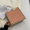 Bolsa de almuerzo de lino de mano Fresh ins para mujer 2023 Verano Bolso de mano pequeño de lino Bolso de compras de imitación de lino