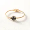 Oferta Especial Suministro Directo Nuevo Estilo Moda Europea y Americana Transfronteriza Pulsera de Acero de Titanio para Mujer Joyería de Alta Calidad que No Pierde el Color Adornos de Nácar Blanco