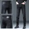 Calça jeans masculina italiana de alta qualidade em denim azul lavado, nova coleção de verão 2026, calça casual masculina slim reta stretch