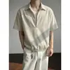 Camisa de Rayas Verticales con Cuello en V Falsa de Dos Piezas para Hombre, Camisa de Verano con Manga de Dobladillo Elástico, Top de Tendencia de Estilo Coreano de Gama Alta para Hombre