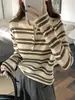 Top de punto a rayas bicolor con cuello polo para otoño