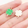 20 Estilos Mixtos de Goteo de Aceite Verde Festival Irlandés Trébol de Cuatro Hojas Colgantes para Sombrero Copa de Vino Aleación Accesorios para Joyería DIY