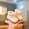Botas Martin femininas com forro de pelúcia, botinhas curtas de princesa infantis, novo estilo de inverno para bebês meninos, botas de couro estilosas para meninas