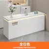 Mostrador de cajero de bar, tienda pequeña, sencilla, moderna, salón de belleza, ropa, barbería, mostrador de empresa, recepción, mostrador de recepción