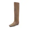 Botas femininas de moda estilo britânico, 3cm, simples, longas, modelo novo outono e inverno 2026, bico quadrado, salto baixo, over-the-knee, para montaria