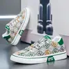 Zapatos para Hombre 2026 Primavera Nuevo Estilo Tenis de Lona Estampado Retro Moda Transpirables Modernos Versátiles Zapatos Casuales para Hombre