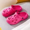 Novos Tamancos da Moda Qidashun para Homens e Mulheres, Sapatos de Praia de Verão, Sandálias de Uso Duplo para Casais, Sapatos de Jardim Respiráveis com Biqueira Fechada
