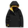Chaqueta de Montañismo para Exteriores Otoño e Invierno Tres en Uno Forrada de Polar Engrosada con Capucha Desmontable Estilo Pareja Impermeable a Prueba de Viento