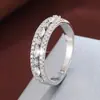 Anillo de gota de agua de lujo ligero transfronterizo con pavé de diamante y circonita cúbica micro-engastada estilo Ins versátil para el día a día anillo para el dedo índice