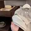 A Herdeira de Burnley! Casaco Trench Coat de Comprimento Médio para Bebê Menina Estilo Old Money Britânico Roupa Externa Saia Tendência