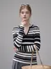 Suéter tejido de cuello en V a rayas blancas y negras estilo francés para mujer, principios de otoño, sofisticado, corte ajustado, blusa base favorecedora, top elegante