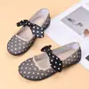 Mules cerrados de suela gruesa con lazo y lunares para mujer, nuevo estilo primavera/verano 2026, mules planos de alta gama en blanco y negro