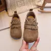 Sapatos de Bebê Sapatos Birkenstock Infantis Sapatos para Meninos e Meninas Estilo Retrô Moda Solado Macio Fosco Jardim de Infância Versátil Pequenos Sapatos de Couro
