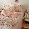 Juego de ropa de cama de cuatro piezas de hilo de algodón puro Clase A, funda de edredón y sábana con diseño de dibujos animados lindo y divertido, juego de tres piezas para dormitorio de estudiante
