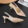 Sandálias Peep-Toe de Couro Patentado Francês Estilo Novo Primavera/Verão 2026 Salto Fino Versátil Bico Fino Tira no Tornozelo Transfronteiriço