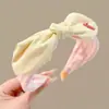 Nueva diadema de ala ancha 2026 para mujer, diseñada para levantar la línea del cabello y mantener el cabello en su lugar mientras te lavas la cara, con un estilo retro adecuado para otoño e invierno, y ofreciendo un aspecto sofisticado