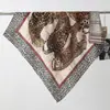 Pañuelo cuadrado de terciopelo de doble cara, dos tonos, estampado de leopardo, de alta gama, vintage de los 90, chal cálido para mujer, pañuelo de cuello de lujo ligero