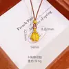 Tienda de Oro Mismo Estilo Arena Oro Punto Diamante Cicada Pequeña Cicada de Oro Colgante Collar Nuevo Estilo Chino Cuerda Hecha a Mano Colgante