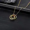 Colar com Pingente de Duplo Anel com Números Romanos de Novo Estilo Transfronteiriço para Homens, Acessório de Pescoço Simples e Versátil para Mulheres, Acessório de Luxo Leve e de Alta Qualidade