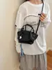 Nova bolsa tote de moda transfronteiriça retrô simples de grande capacidade com design em relevo trançado, bolsa de ombro e bolsa de mão feminina para o dia a dia