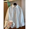 Camisa de retazos de encaje blanco de alta gama estilo europeo para mujer, nuevo estilo de principios de primavera, cárdigan holgado y súper elegante de color liso para mujer
