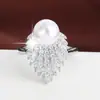 Anel de Pérola Branca Estilo Europeu e Americano Transfronteiriço Live Fashion com Design Detalhado de Pena, Zircônia, Anel de Cobre Puro Joias Atacado
