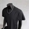 Estilo Verão 2026 Nova Moda Masculina Levemente Luxuosa Fresca Ombro Reto High-End Costurado Gola Redonda Manga Curta Camiseta para Homens