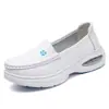 Sapatos de enfermagem de outono em estoque para mulheres, respiráveis, resistentes a odores, antiderrapantes, com sola macia, sola grossa, sapatos de trabalho, atacado e dropshipping transfronteiriço