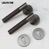Cerradura de Puerta Magnética Dividida de Aleación de Zinc de Lujo Ligero Italiano Manija de Puerta de Cuero Madera Cerradura de Manija de Palanca Silenciosa para Puerta de Baño