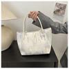 Bolso de mano informal de color sólido de estilo occidental, bolso grande de moda simple, bolso de mujer, nuevo estilo de invierno 2024, bolso con textura debajo del brazo