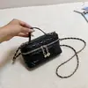 2026 bolso de hombro cruzado casual de moda diseño de nicho bolsa cuadrada pequeña texturizada otoño nuevo elegante bolso para mujer