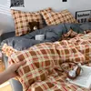 Juego de cuatro piezas de algodón estilo minimalista, sábana bajera a cuadros sencilla, sábana de cama de algodón lavado de una pieza, funda de edredón, ropa de cama a rayas
